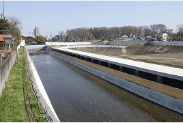 公園　調整池工事